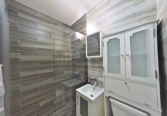 5th image of 45 Carmine St APT 3D