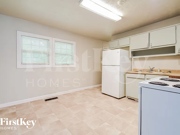 8277 Dunellen Ln — Photo 5