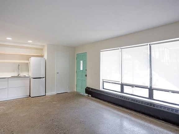 4th image of 1060 Van Dyke St #201
