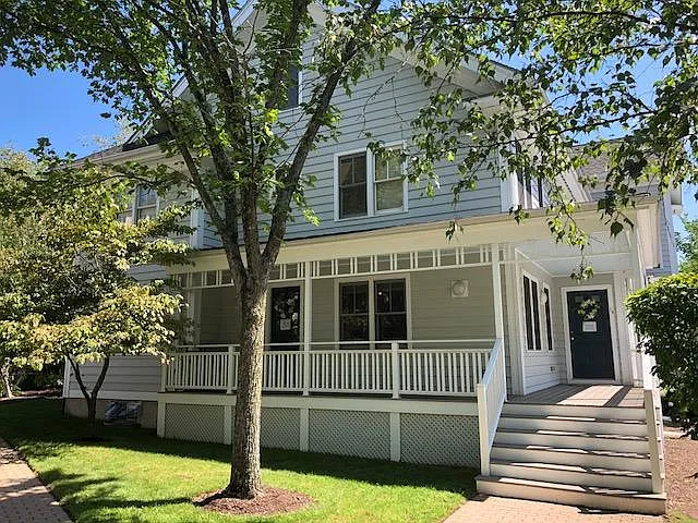 18 Russell Pl — Photo 1