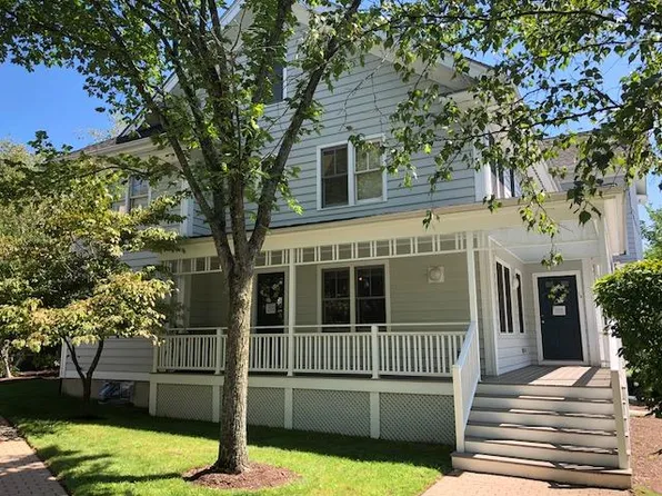 18 Russell Pl, Arlington, MA 02474
