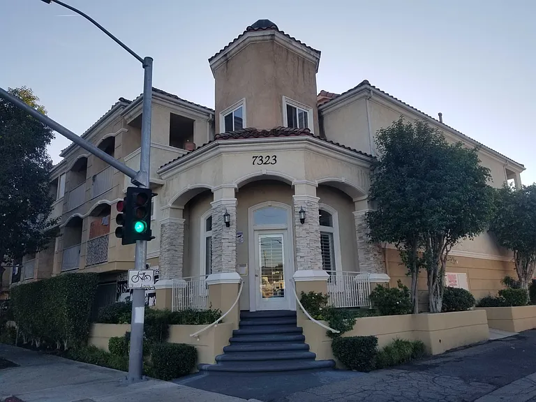 Winnetka Ave — Photo 1