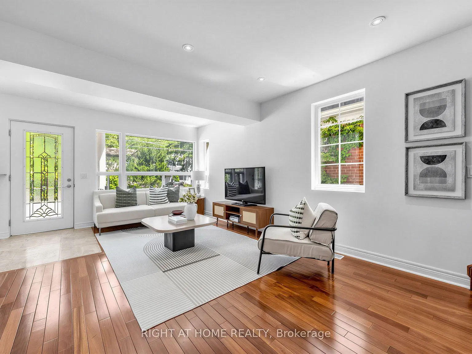 5 bed, $4,650 — Photo 2