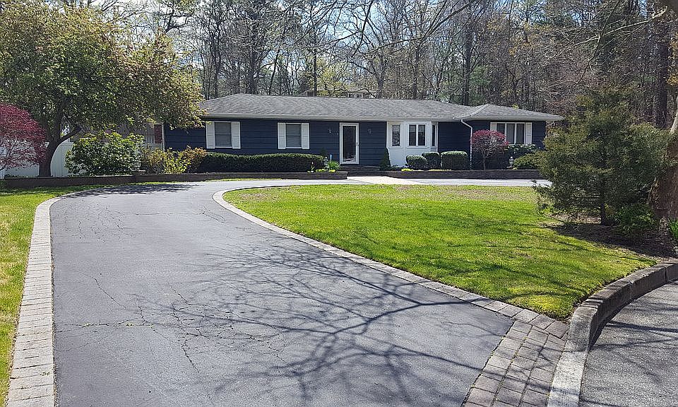 1st image of 9 Cathy Ct