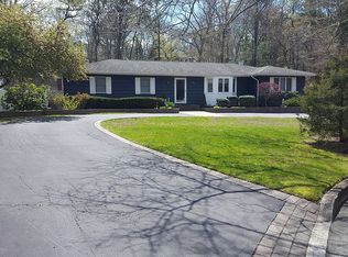 9 Cathy Ct, Nesconset, NY 11767