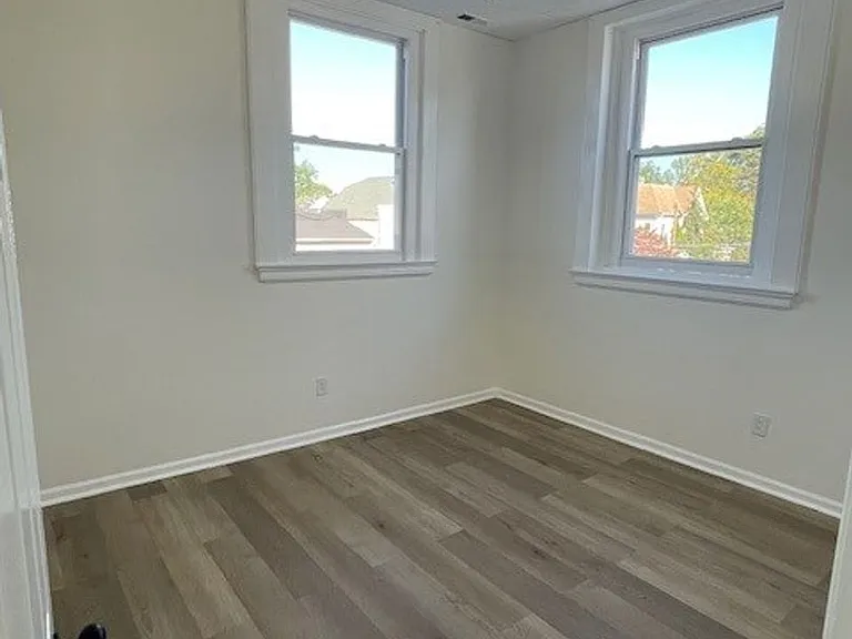 110 Hamilton St — Photo 16