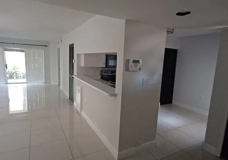 19111 Glenmoor Dr — Photo 3