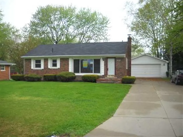 23301 Mapleview St photo 1