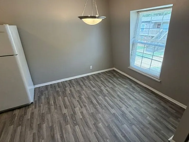 Naveen Pine Apartments — Photo 8