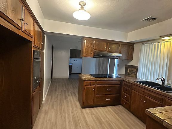 4th image of 5440 N West Ave