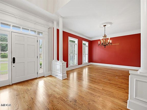 3rd image of 10 Stornoway Ct
