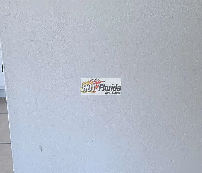 172 E Rainbow St — Photo 11