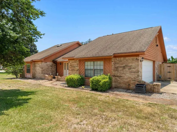 2129 Calle De Castelar, Navarre, FL 32566