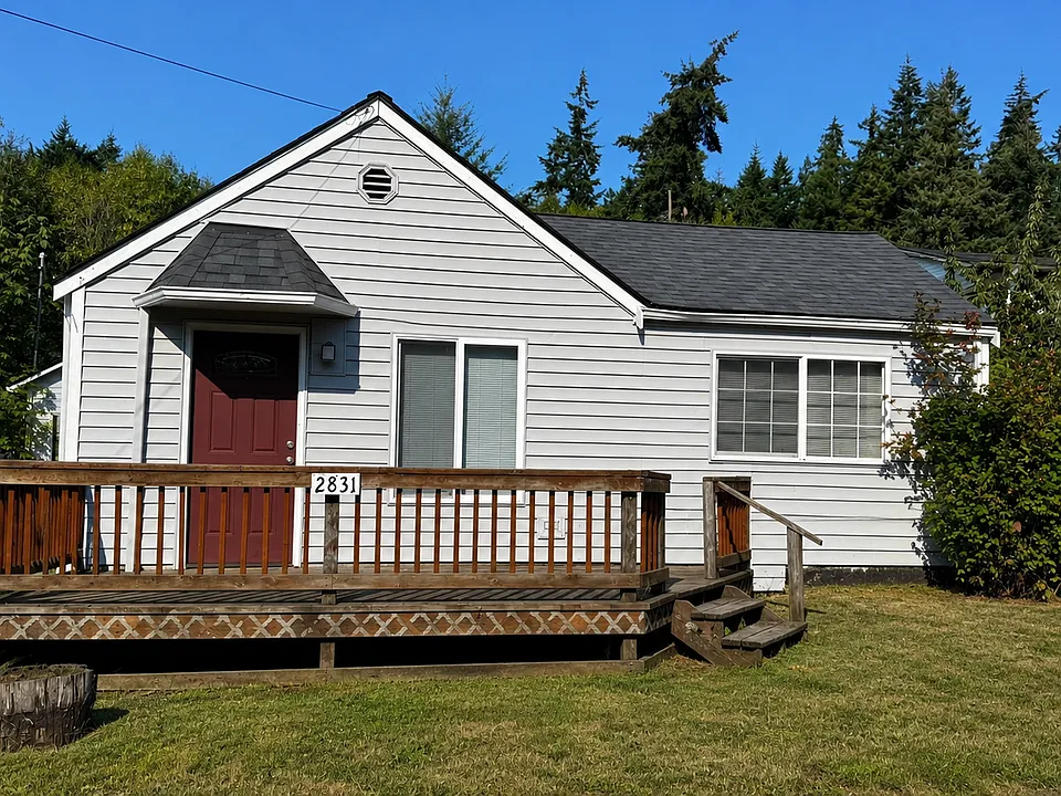 N Oak Harbor Rd - 2831