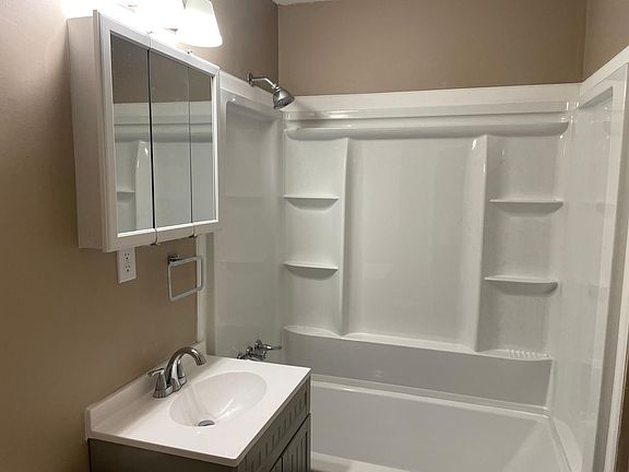 4th image of 330 N 9th St #102