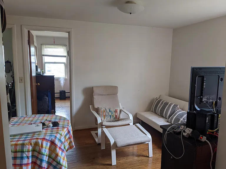 927 E State St #2R — Photo 4