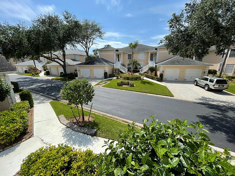 440 Wiggins Lake Ct #201 — Photo 2