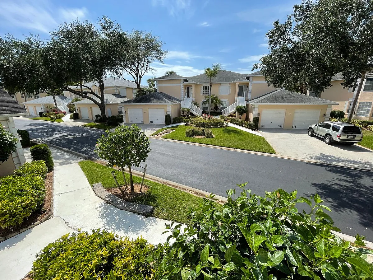 Building Photo - 440 Wiggins Lake Ct #201
