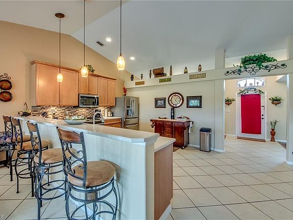 5th image of 701 NW 37th Pl