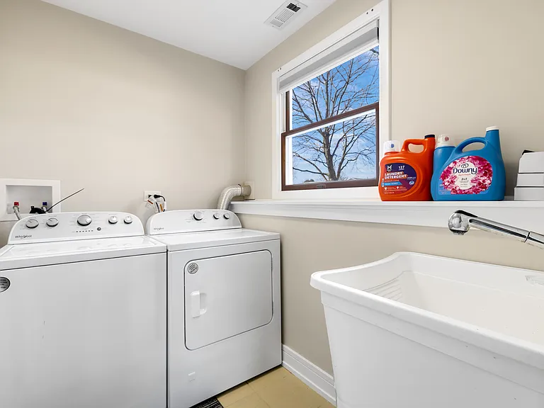 1239 Bunker St — Photo 19