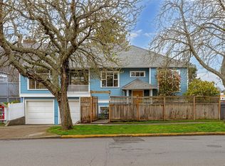 258 Saint Charles St, Victoria, BC V8S 3M7