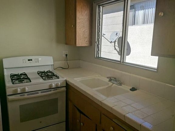 4th image of 1444 Colby Ave #2
