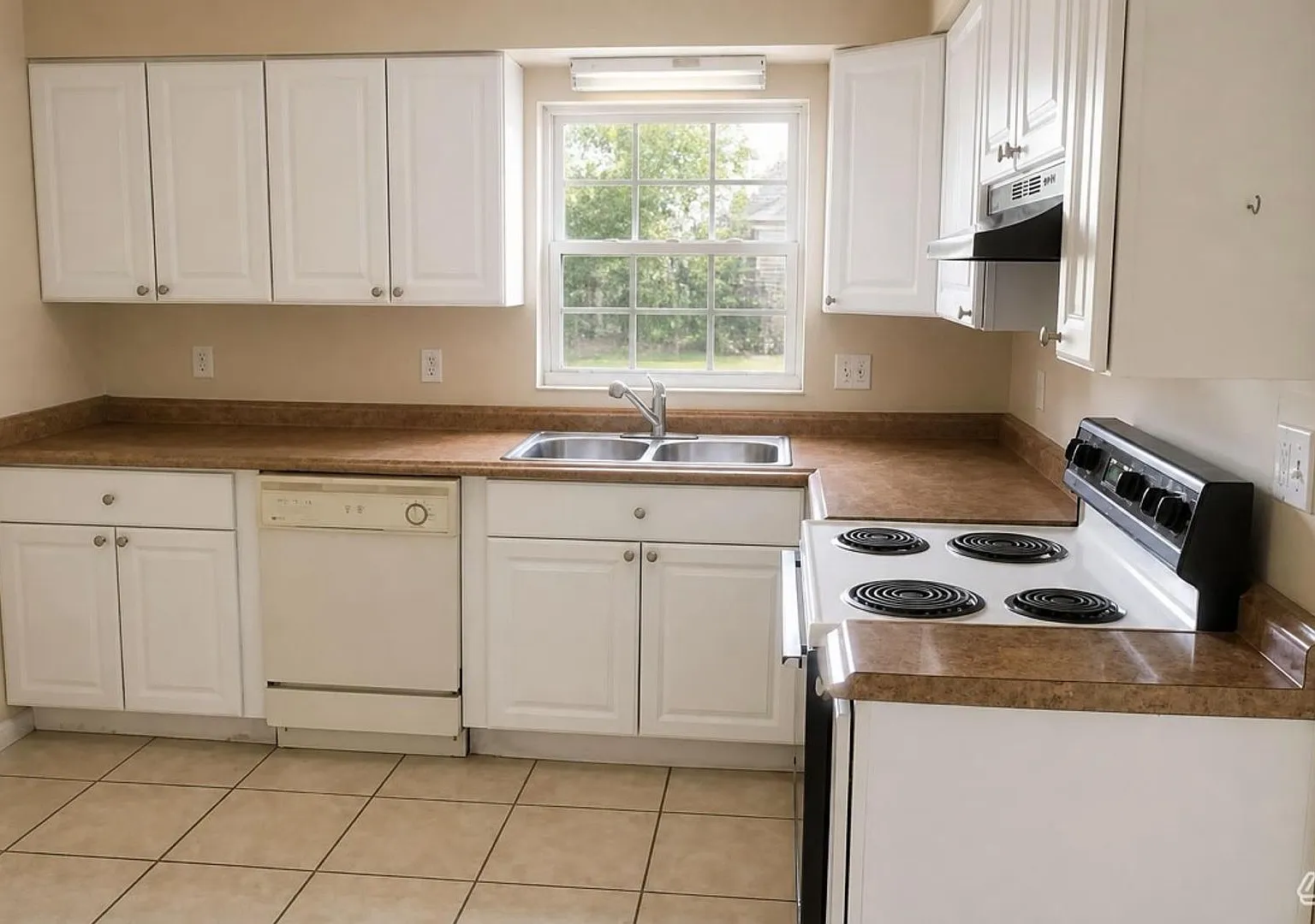 4001 SE 20th Court — Photo 2
