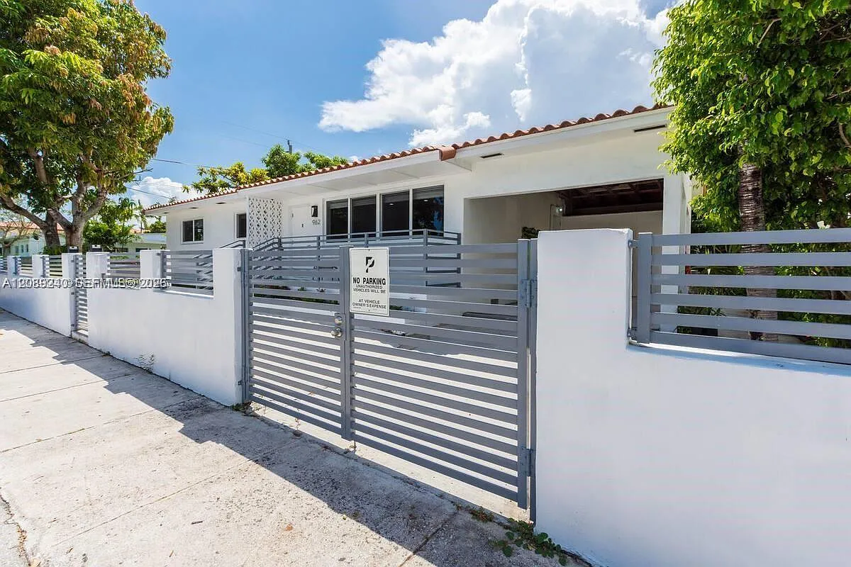 City Of Miami South — Photo 1