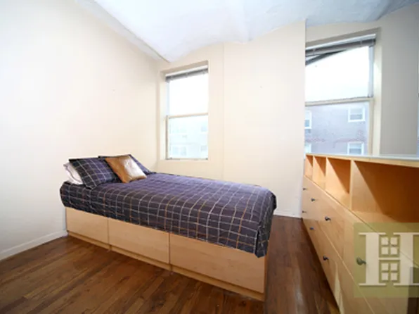 9 Barrow Street image 1 of 3