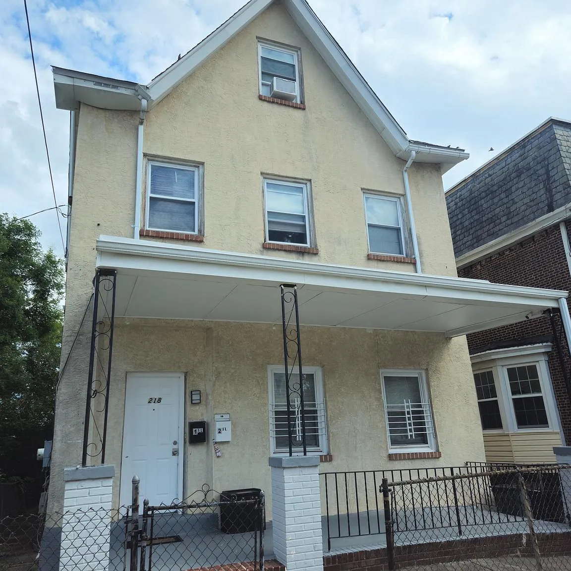 3 bed, 2923 sqft, $1,975 — Photo 1