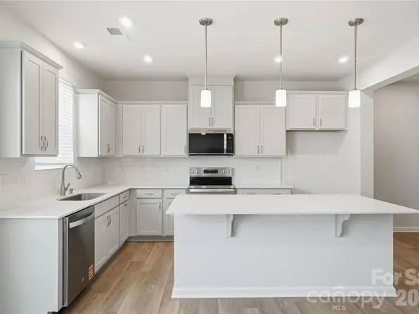 5230 Wyes Oak Ln, Charlotte, NC 28269