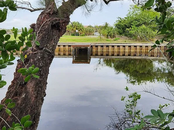 180 Meres Blvd, Tarpon Springs, FL 34689