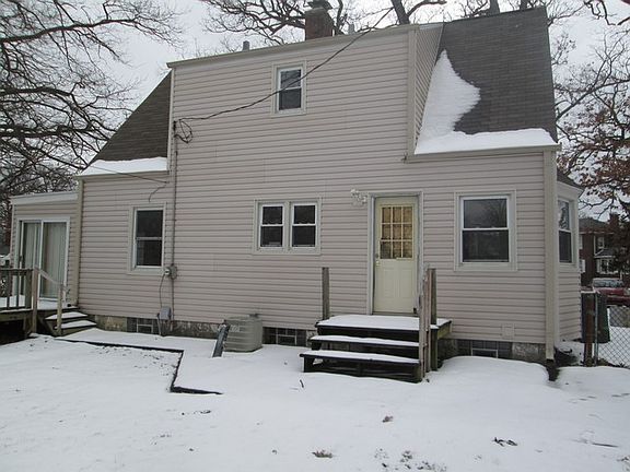 3rd image of 5611 Massachusetts St