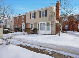 77 Sundridge Dr, Amherst, NY 14228