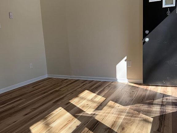 3rd image of 1550 Avenue C