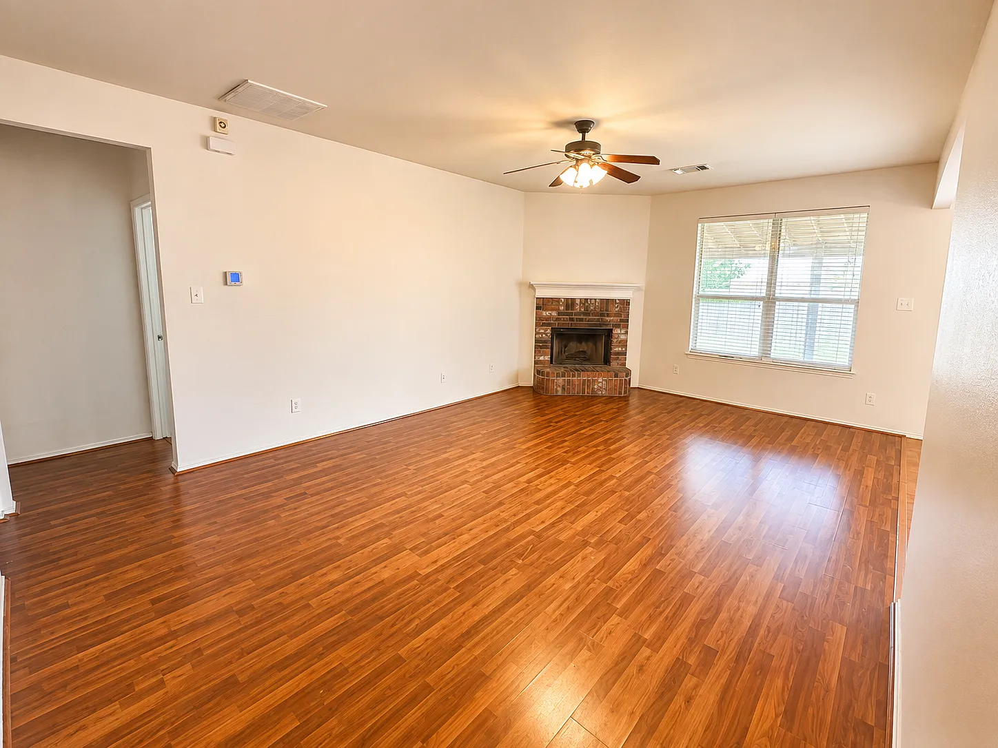 5 bed, 2695 sqft, $2,500 — Photo 2