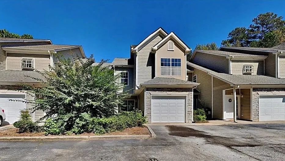 3 bed, 2.5 bath, 1556 sqft, $2,050 — Photo 1