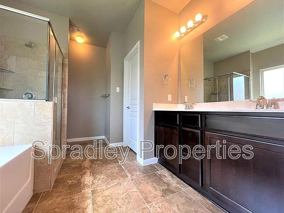 5th image of 820 Glenstone Dr