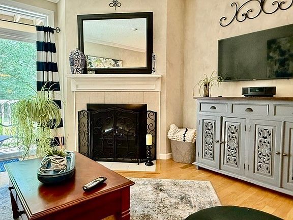 4th image of 84 Bradford Commons Ln #84