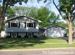 605 Maple Ln, Moorhead, MN 56560