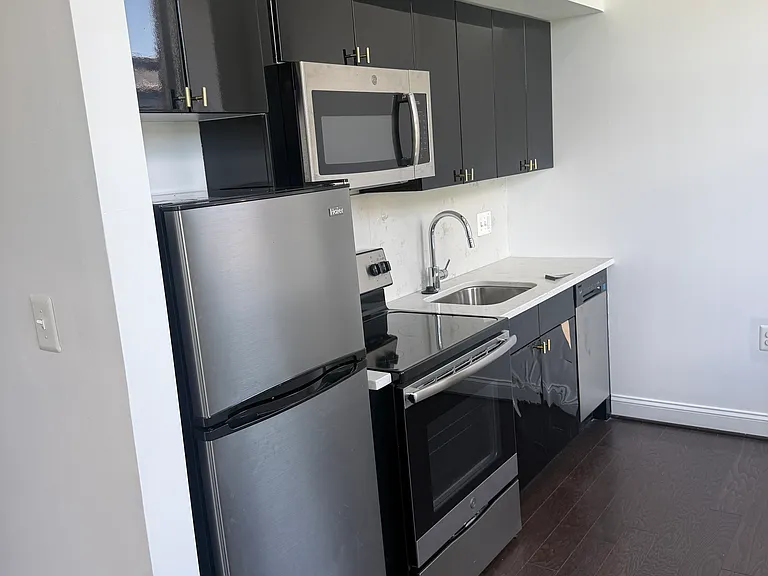 1200 Saint Paul St — Photo 7