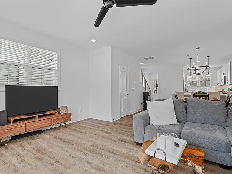 5619 Johnson Woods Ct — Photo 13