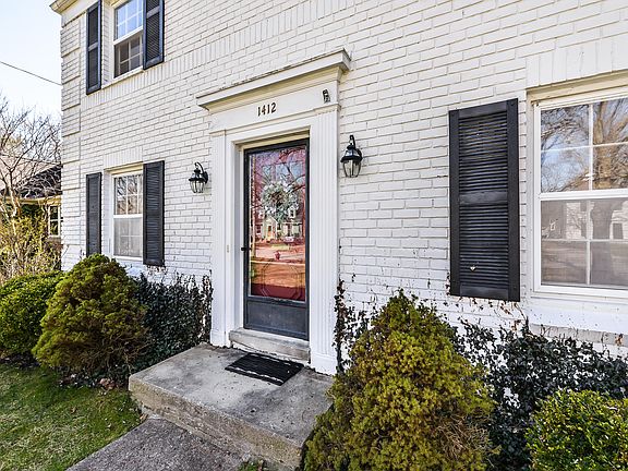 3rd image of 1412 Iroquois Pl
