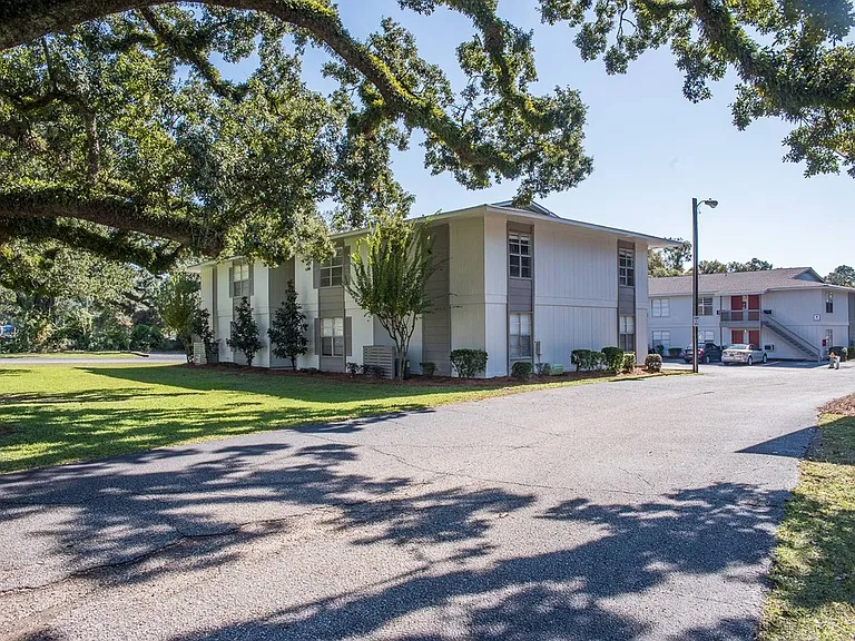 Twin Oaks Apartments — Photo 20