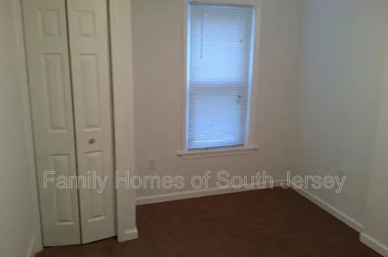 3 bed, 1.0 bath, 871 sqft, $1,600 — Photo 4