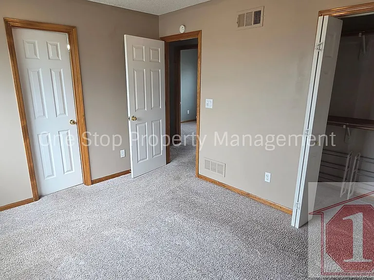 1317 S Huntington Dr — Photo 13