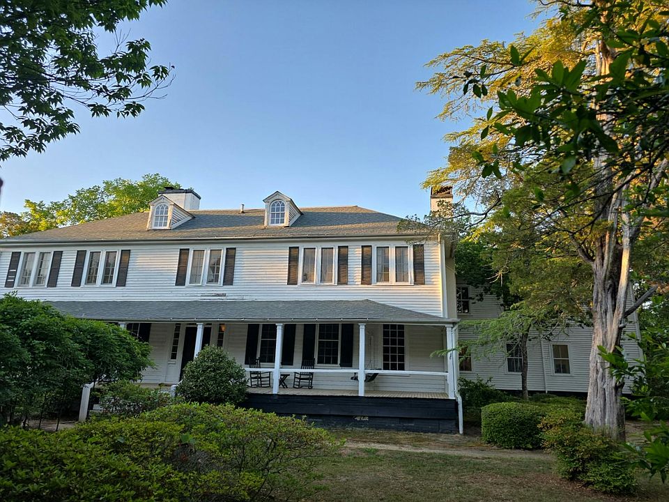 1st image of 415 Chesterfield St S
