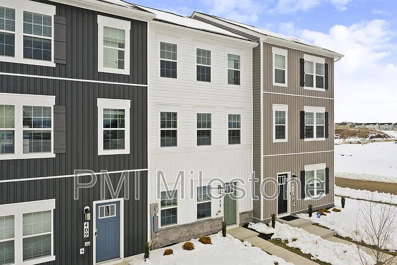 4 bed, 3.5 bath, 1950 sqft, $2,230 — Photo 4