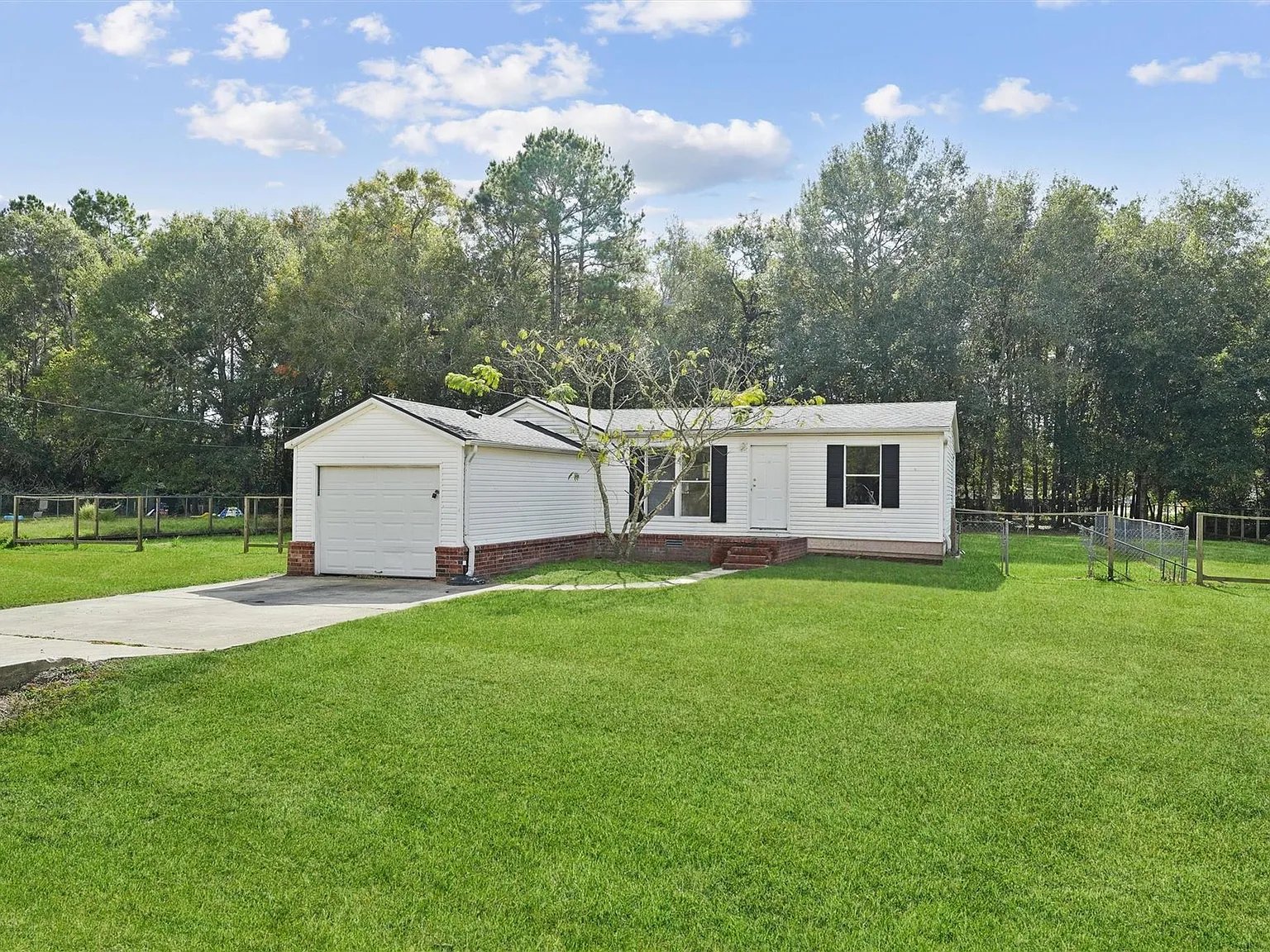3 bed, 2.0 bath, 1120 sqft, $1,500 — Photo 1