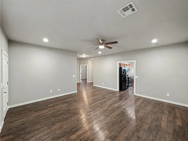 862 Oakwood Ct — Photo 6